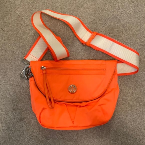 lululemon athletica Handbags - Lululemon festival bag